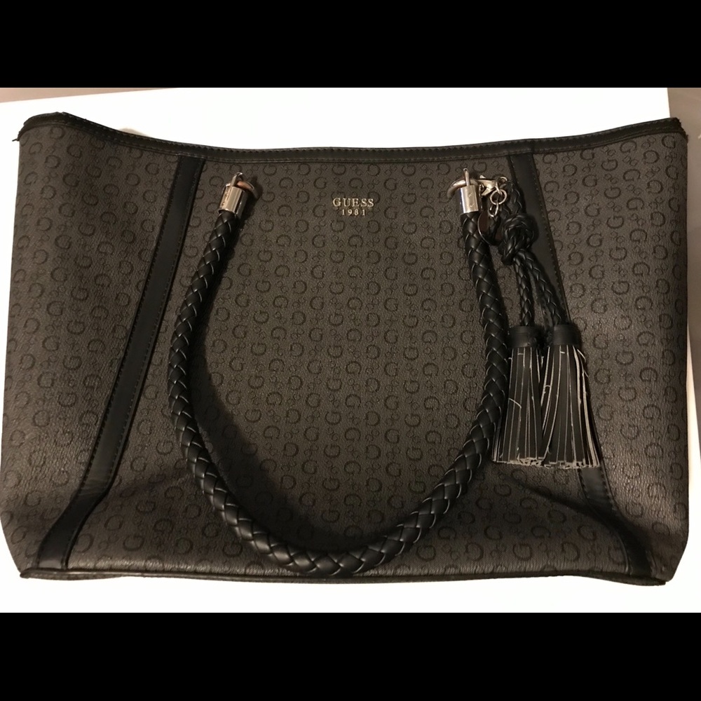 Guess tote